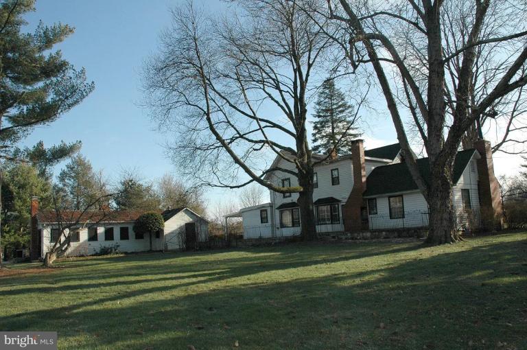 8900 Old Courthouse Road Vienna, VA 22182 - Photo 4 of 14 Exterior (Rear)