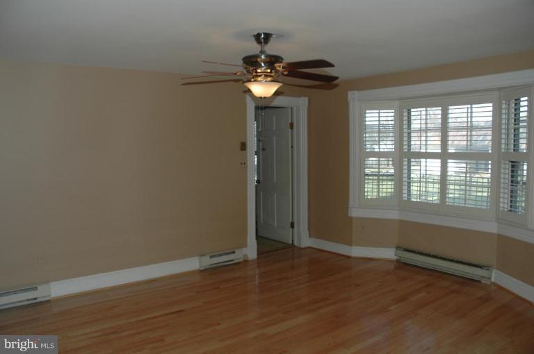 8900 Old Courthouse Road Vienna, VA 22182 - Photo 5 of 14 Dining Room