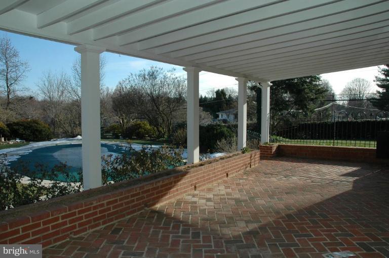 8900 Old Courthouse Road Vienna, VA 22182 - Photo 9 of 14 Patio