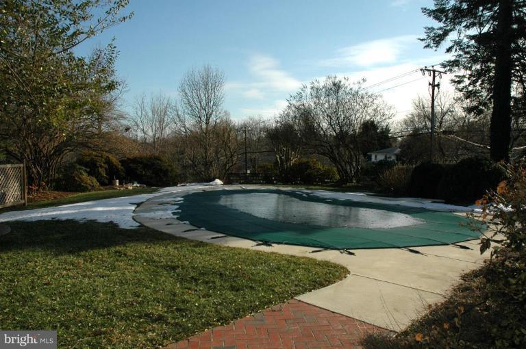 8900 Old Courthouse Road Vienna, VA 22182 - Photo 10 of 14 Swimming Pool