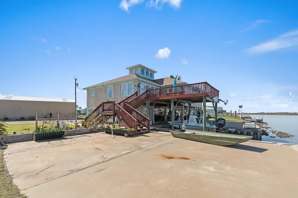$375,000 | 222 Fishermans Isle, Brazoria, TX 77422