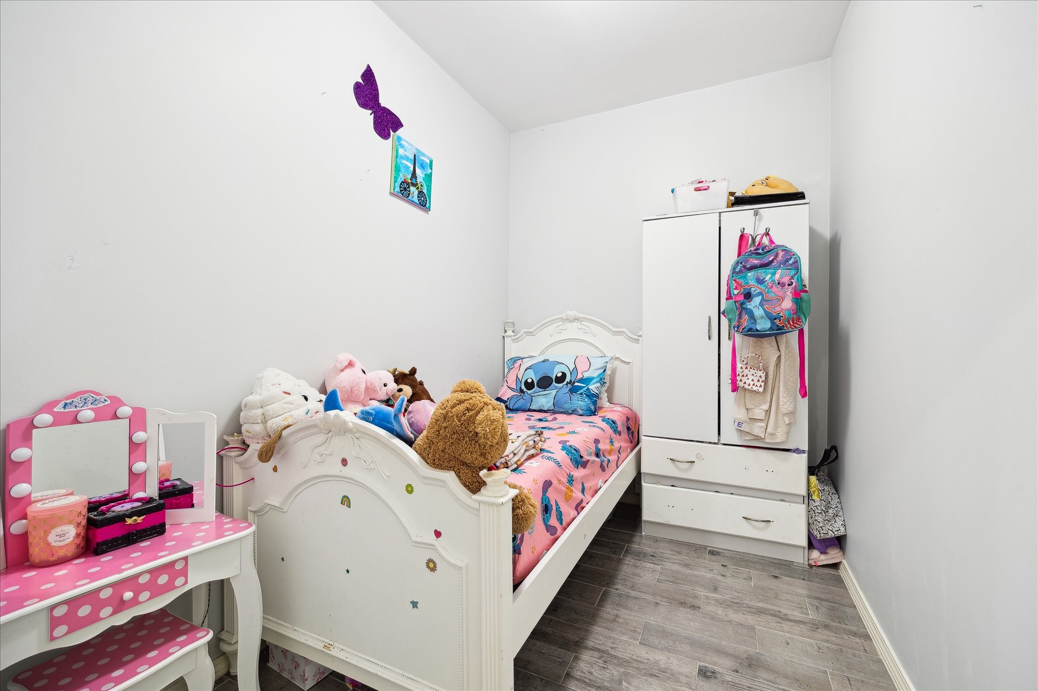 8917 Hawk Road Pearland, TX 77584 - Photo 27 of 33 a bedroom with a bed and a window