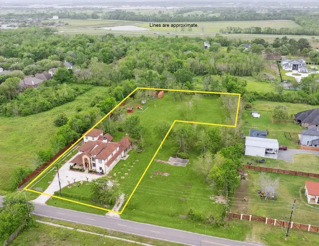 a view of a tennis court