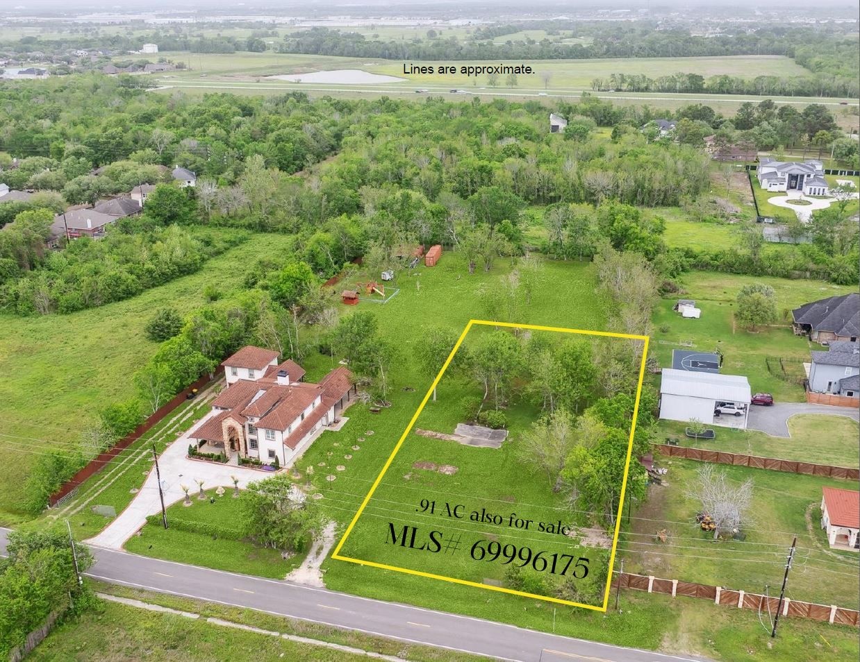 8917 Hawk Road Pearland, TX 77584 - Photo 4 of 33 a view of a tennis court