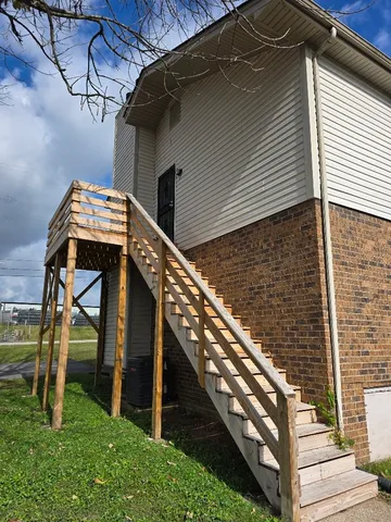 a view of entryway with a front door