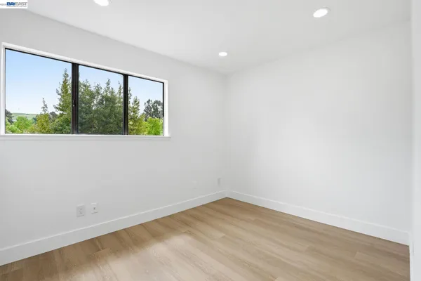 $600,000 | 2 Knoll Court, Hercules, CA 94547