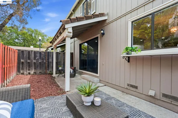 $600,000 | 2 Knoll Court, Hercules, CA 94547