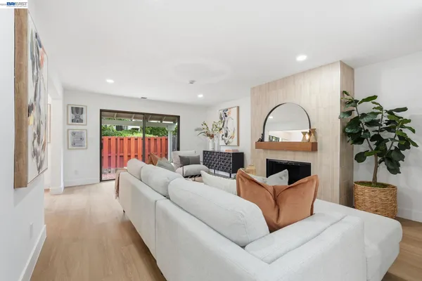 $600,000 | 2 Knoll Court, Hercules, CA 94547