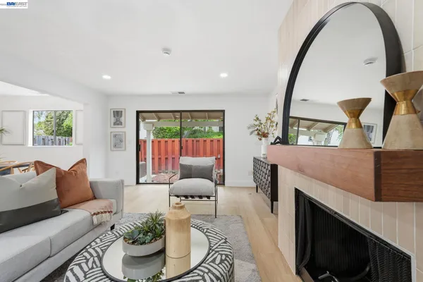 $600,000 | 2 Knoll Court, Hercules, CA 94547