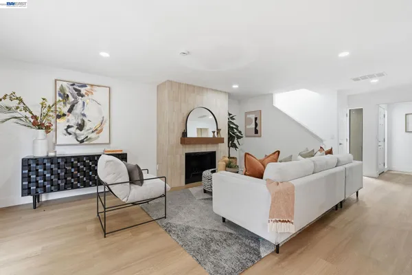 $600,000 | 2 Knoll Court, Hercules, CA 94547