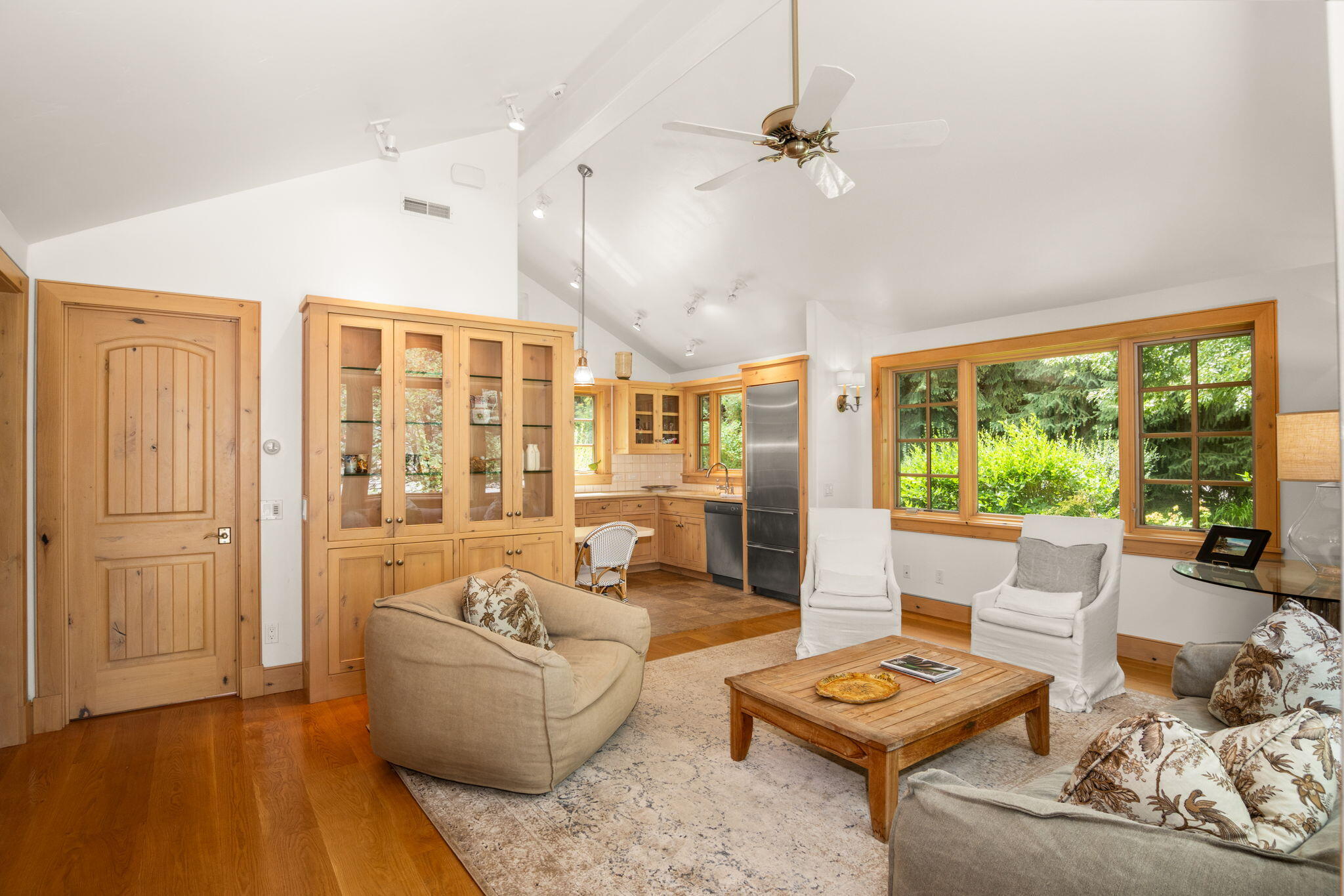 7 Rose Court Sun Valley, ID 83353 - Photo 40 of 50 Guest Cottage Living Room and Kitchen