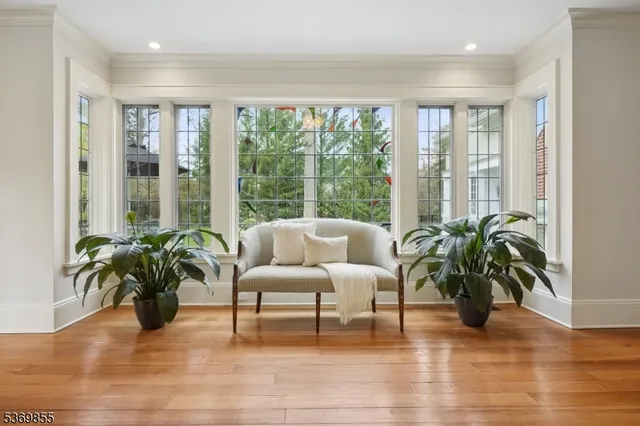 a view of livingroom with furniture and windows