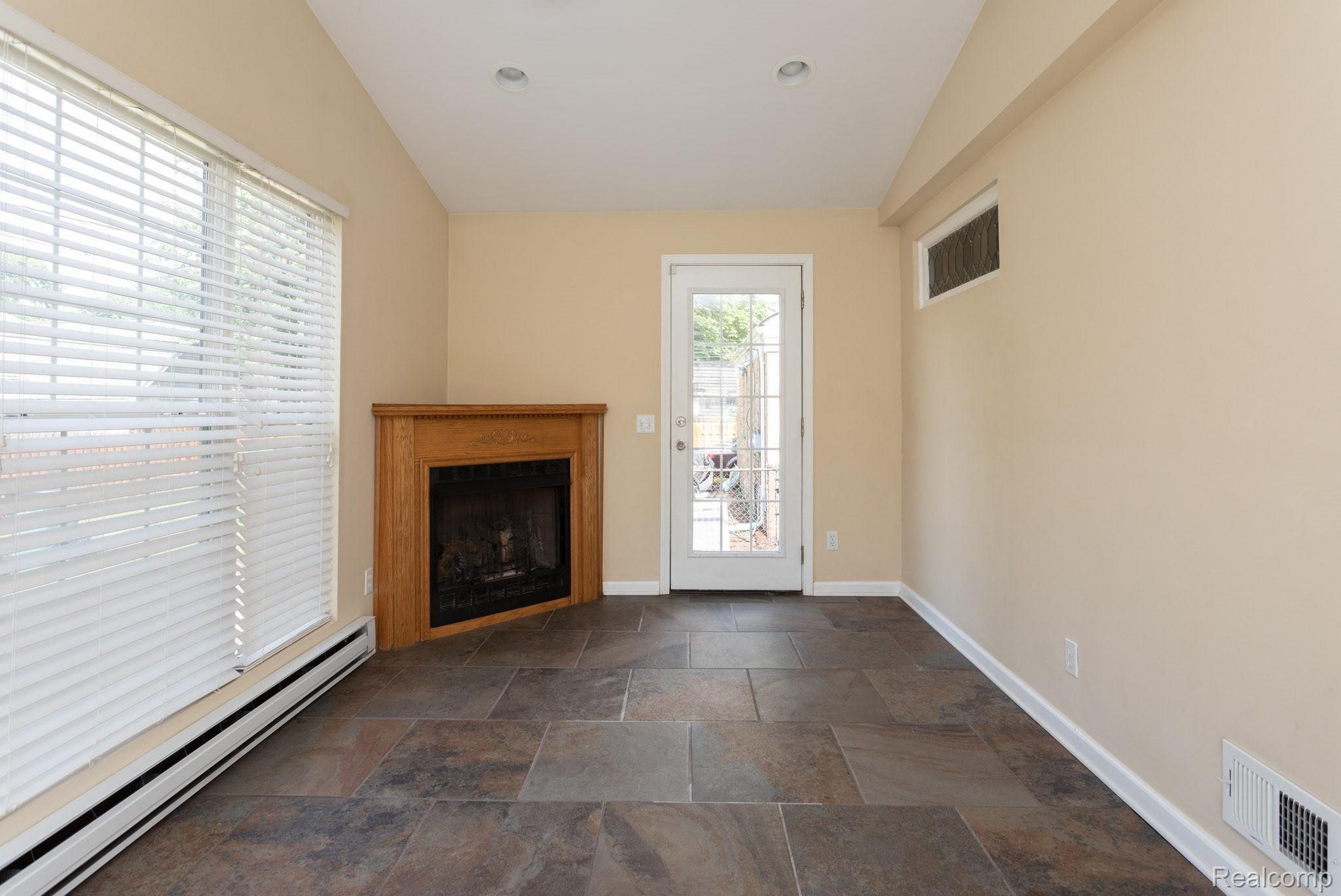 838 West Eleven Mile Road Berkley, MI 48072 - Photo 12 of 20 16-3.jpg
