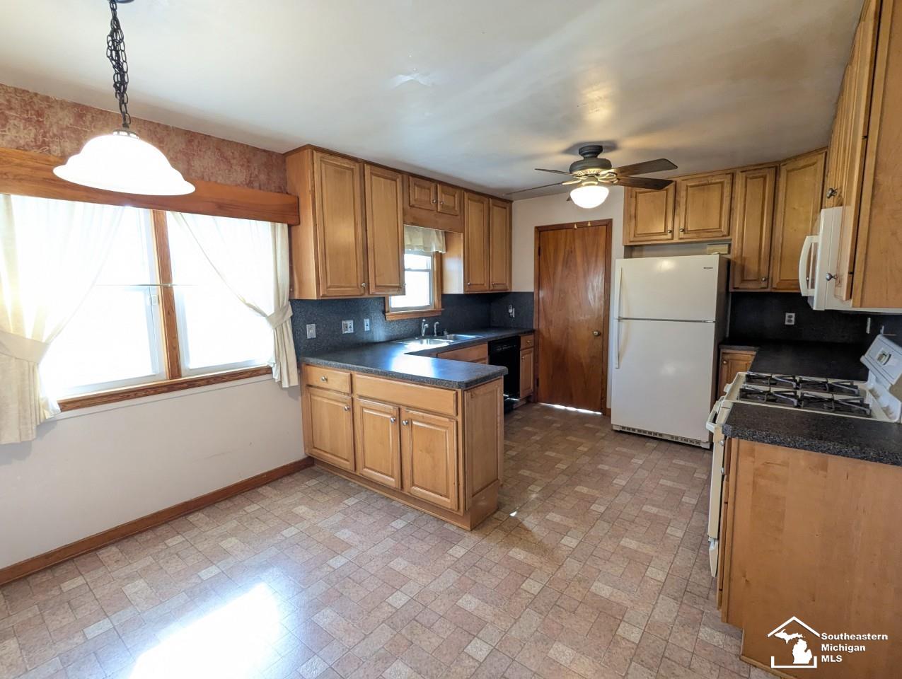 775 Stewart Road Monroe, MI 48162 - Photo 6 of 28 50202874-75a6257c-753c-45e0-a50f-dc49808b89cf.JPG