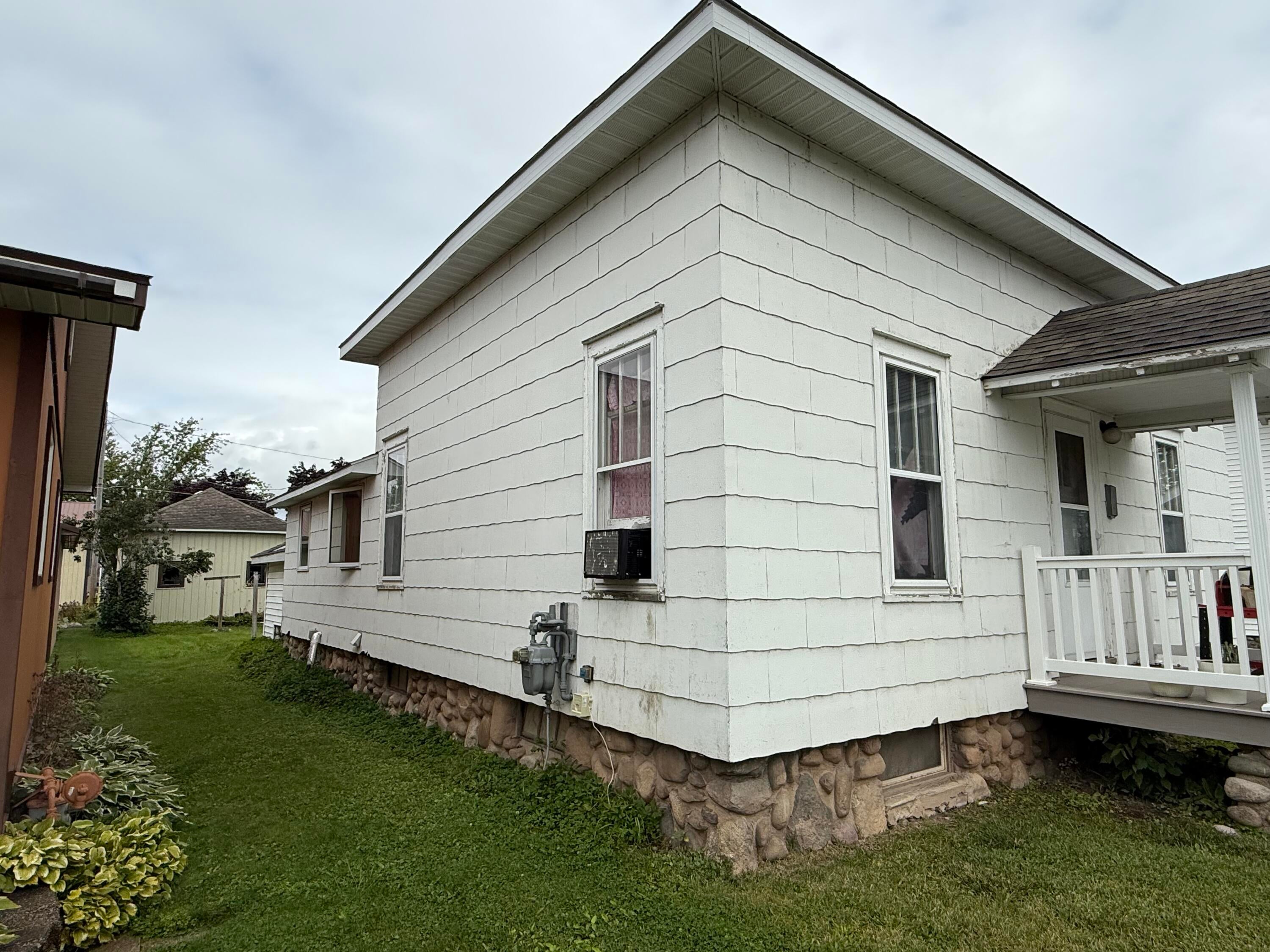 124 South B Street Cheboygan, MI 49721 - Photo 2 of 19 image00006