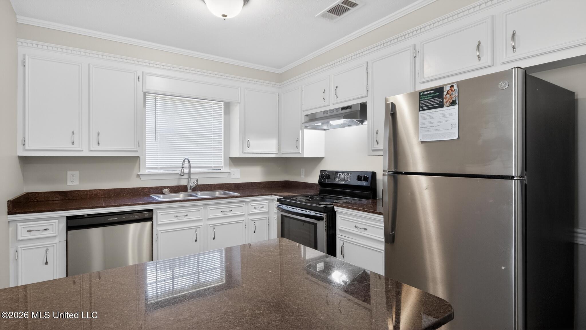 151 Plum Tree Road Brandon, MS 39047 - Photo 4 of 15 05_151_Plum_Tree_Rd-Kitchen-9424