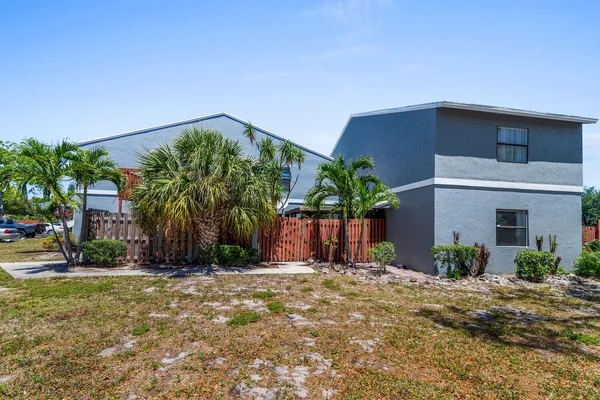 $1,800 | 7 Crossings Circle, Unit C, Boynton Beach, FL 33435