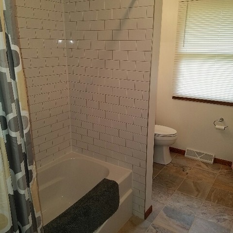 10543 East Flagg Road Rochelle, IL 61068 - Photo 8 of 17 a bathroom with a bathtub and toilet