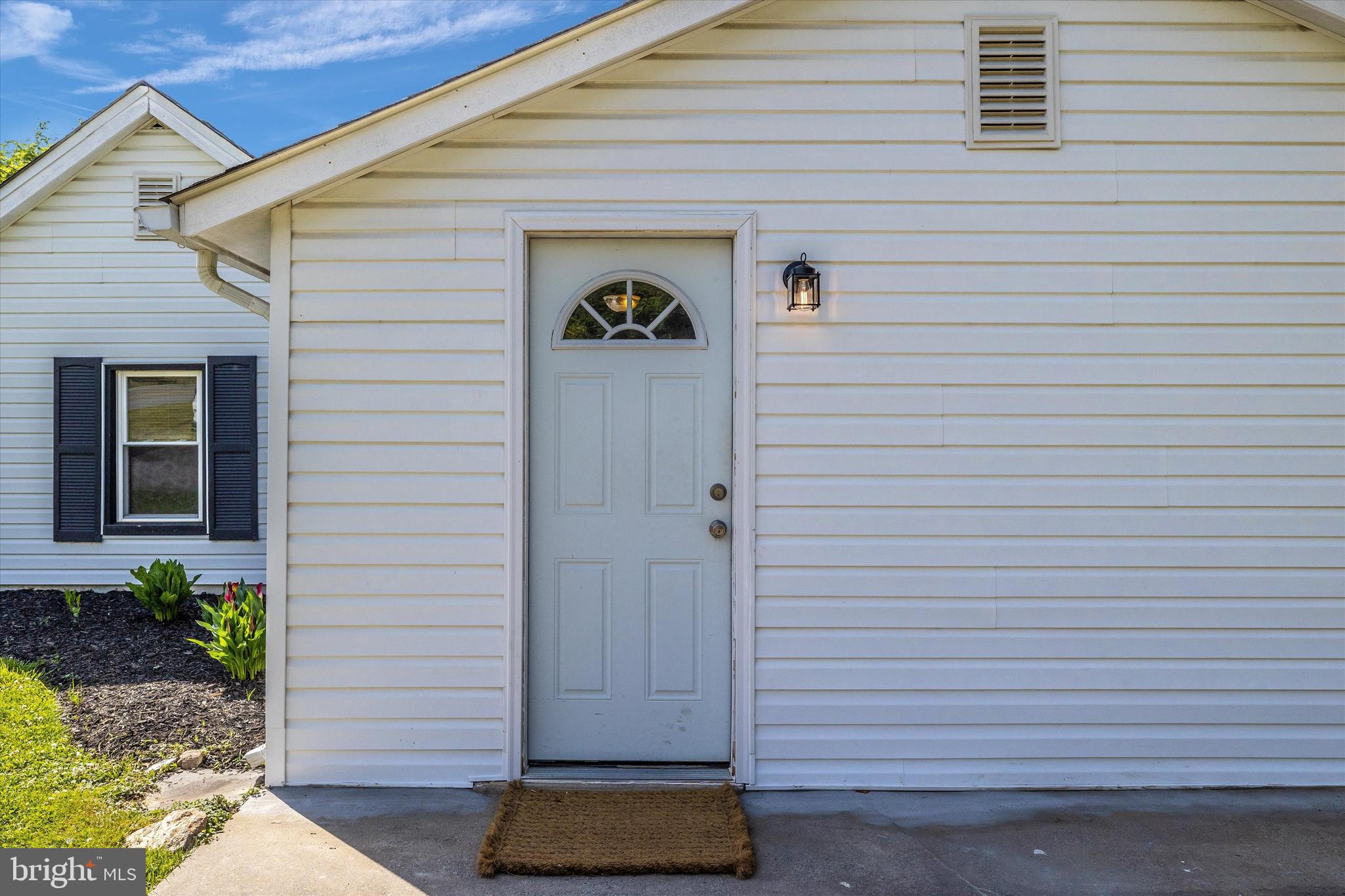 5913 Bartonsville Road Frederick, MD 21704 - Photo 4 of 37