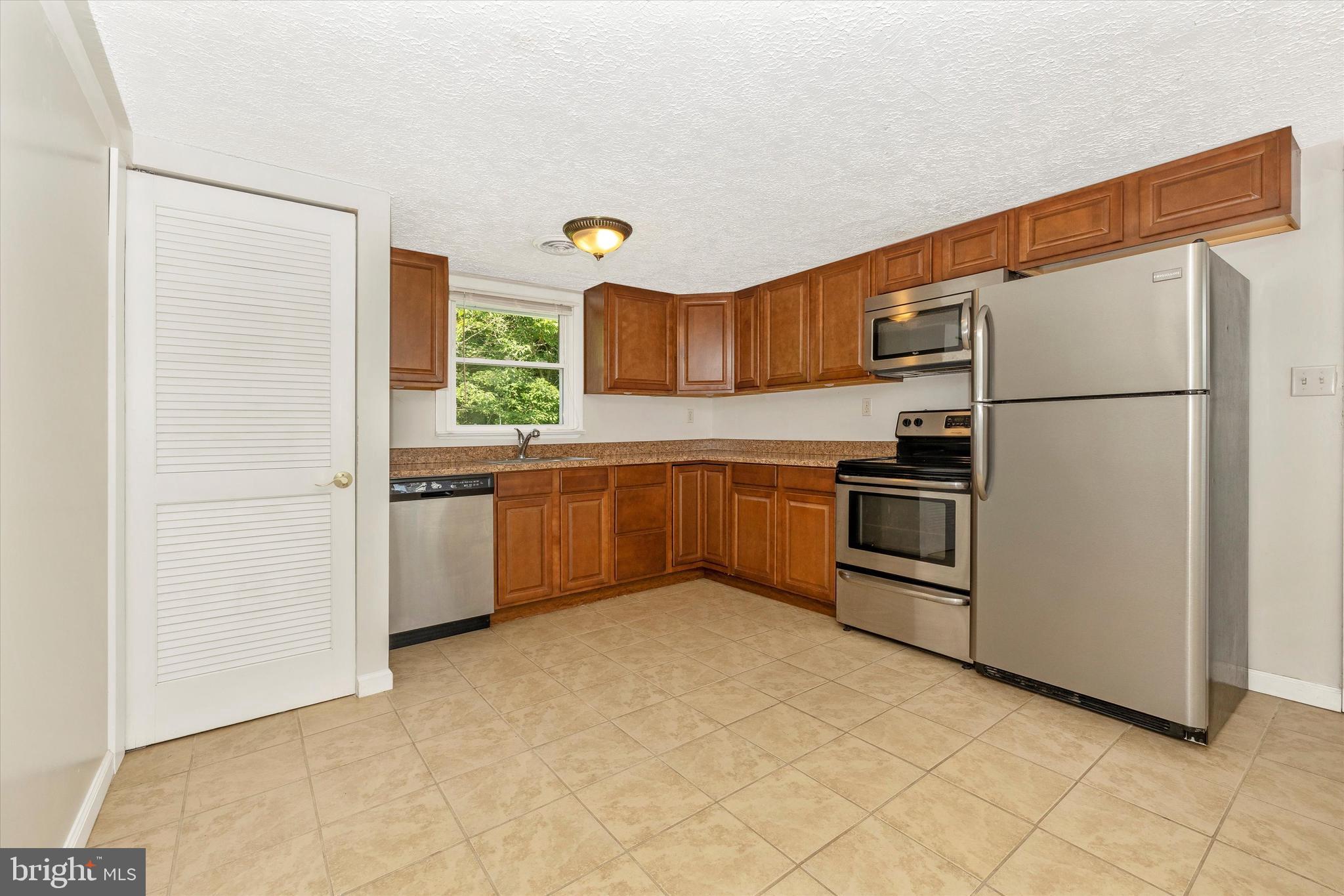 5913 Bartonsville Road Frederick, MD 21704 - Photo 6 of 37