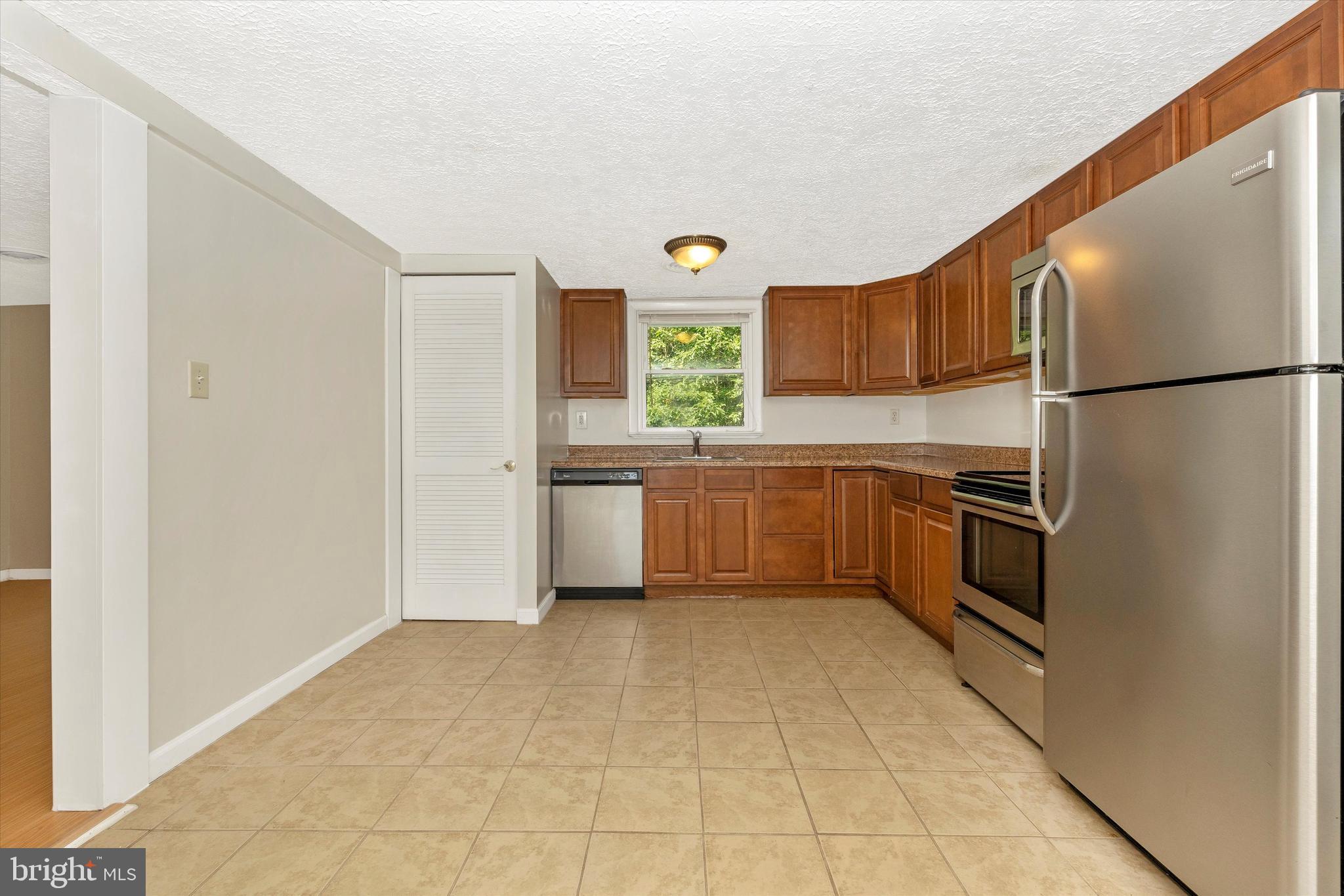 5913 Bartonsville Road Frederick, MD 21704 - Photo 7 of 37