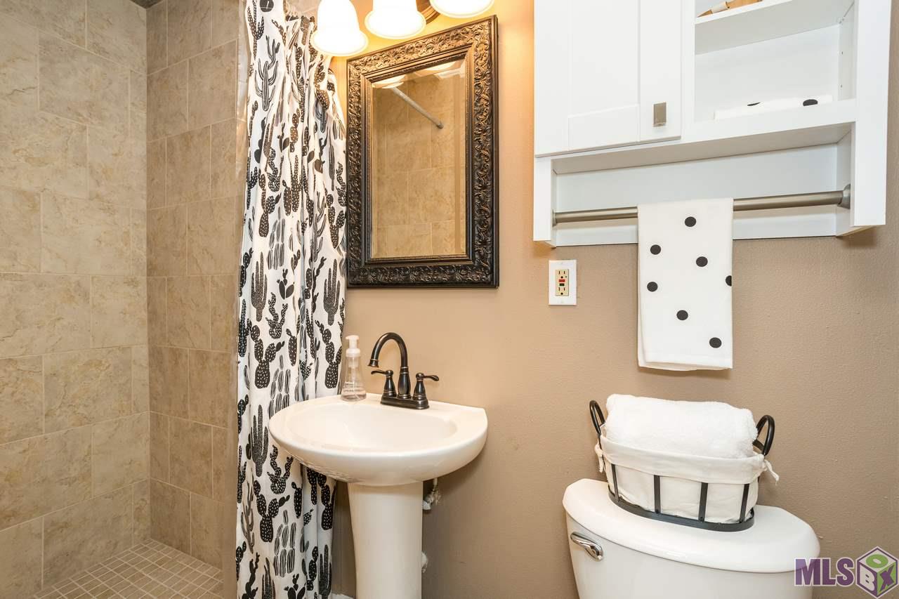 12653 Roundsaville Road Baton Rouge, LA 70818 - Photo 18 of 31 Master Bathroom