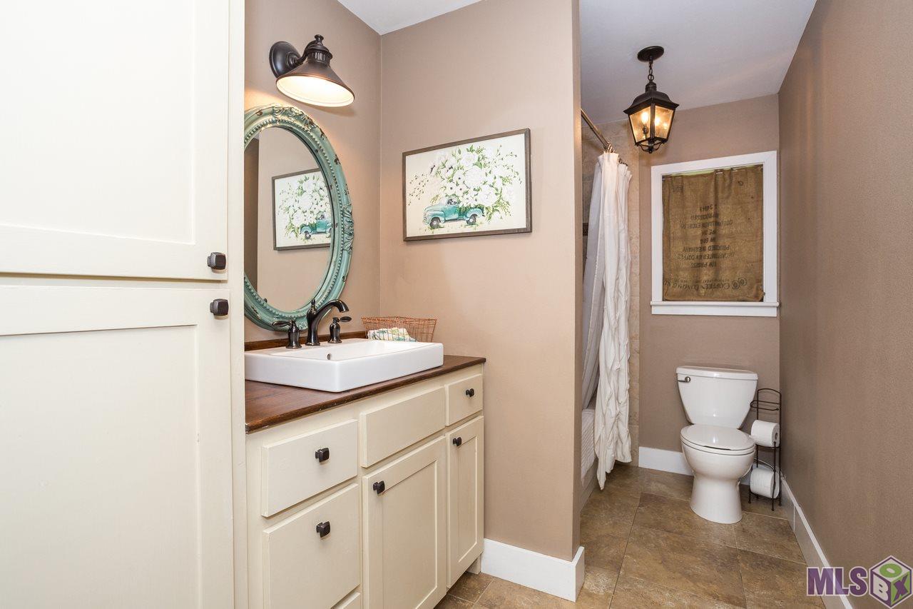 12653 Roundsaville Road Baton Rouge, LA 70818 - Photo 22 of 31 Hall Bath