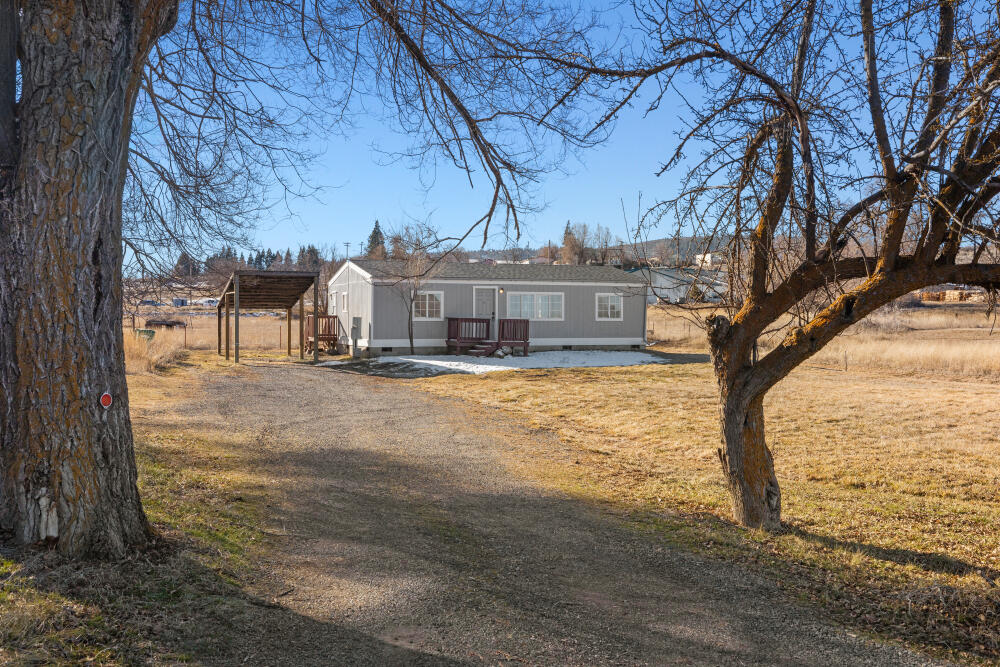 214 Gage Road Klamath Falls, OR 97601 - Photo 3 of 33 214GageRd-24
