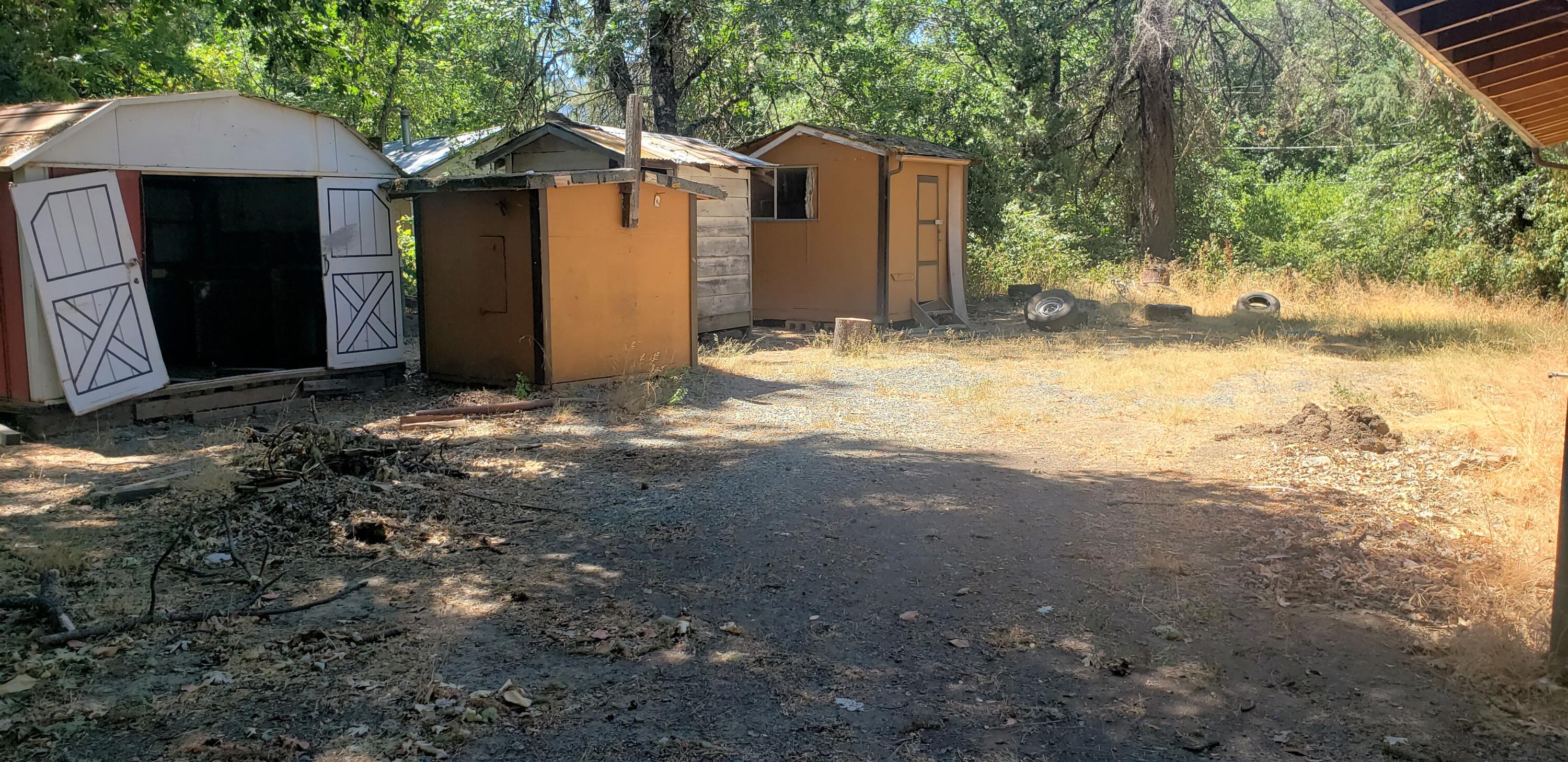 201 Finch Road Cave Junction, OR 97531 - Photo 10 of 13 few sheds - well house