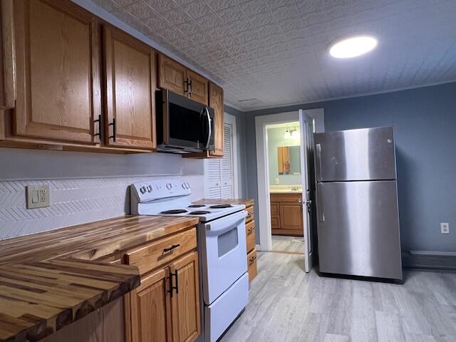 178-180 Birch Street Bangor, ME 04401 - Photo 4 of 33 IMG_1121