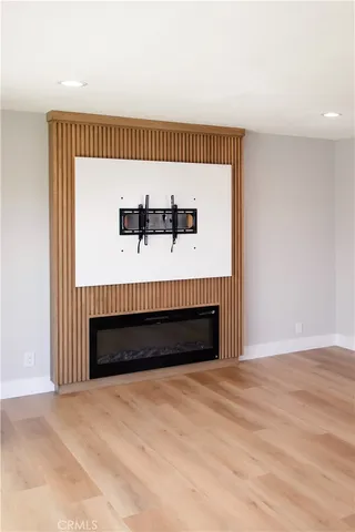 a view of empty room with a fireplace