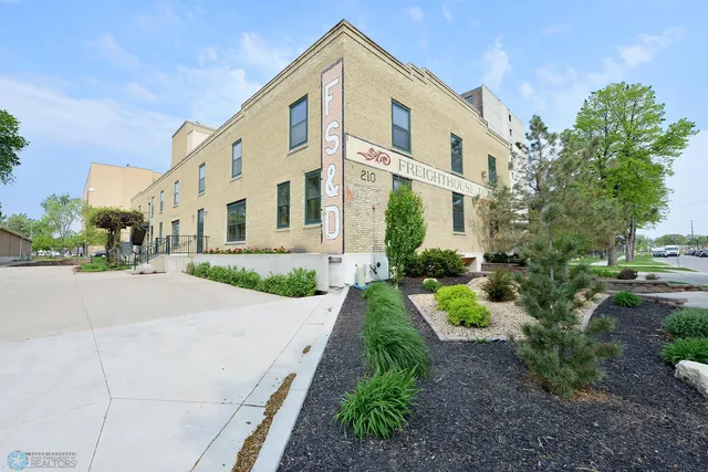 $339,900 | 210 11th Street North, Unit 202, Fargo, ND 58102
