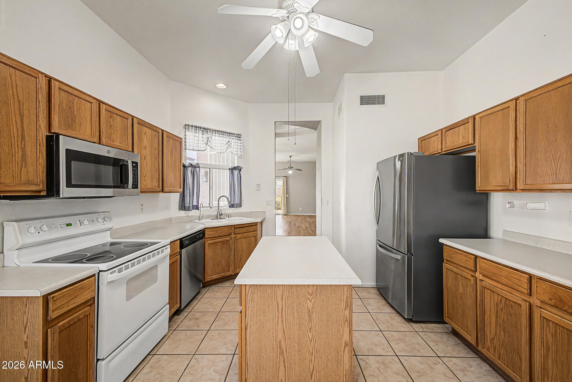 9733 West Mountain View Road Peoria, AZ 85345 - Photo 13 of 35 10-Mountain View