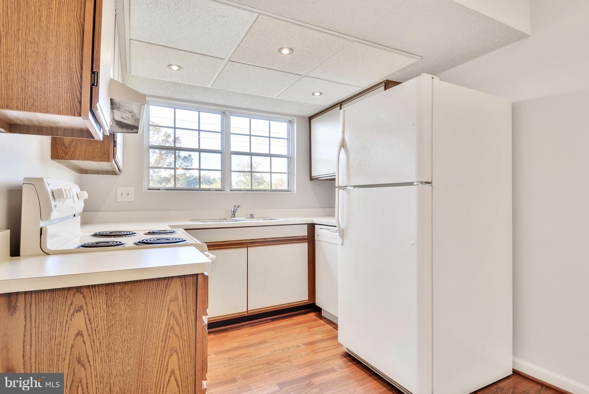 127 Fort Evans Road Southeast, Unit F Leesburg, VA 20175 - Photo 4 of 21 Kitchen