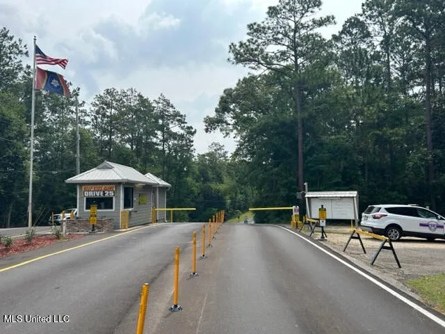 $9,500 | 227 East Sunnybrook Road, Carriere, MS 39426