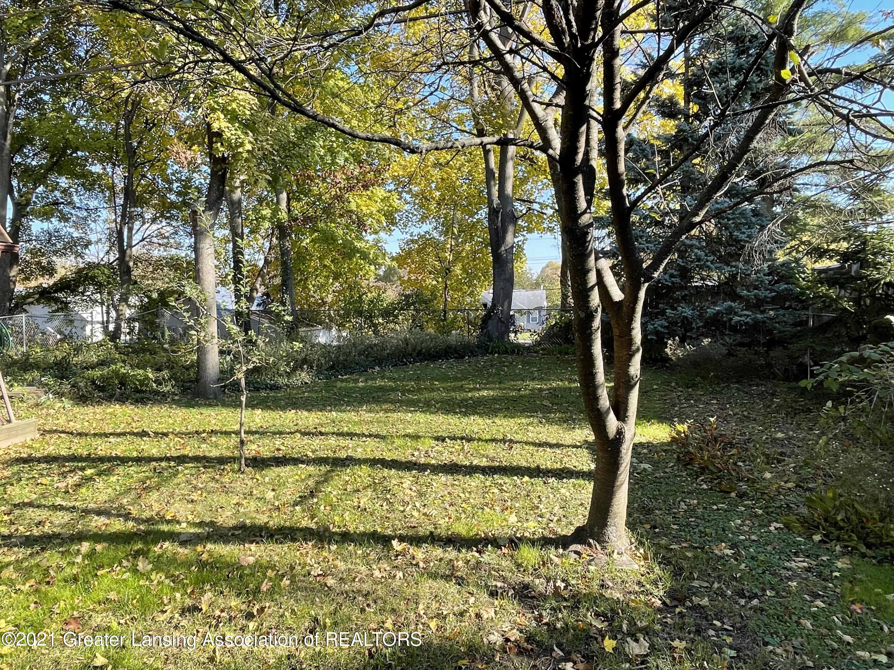 2323 Strathmore Road Lansing, MI 48910 - Photo 22 of 24 IMG_7616