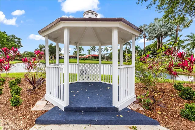 $2,300 | 9001 Jacaranda Lane, Unit 105, Plantation, FL 33324