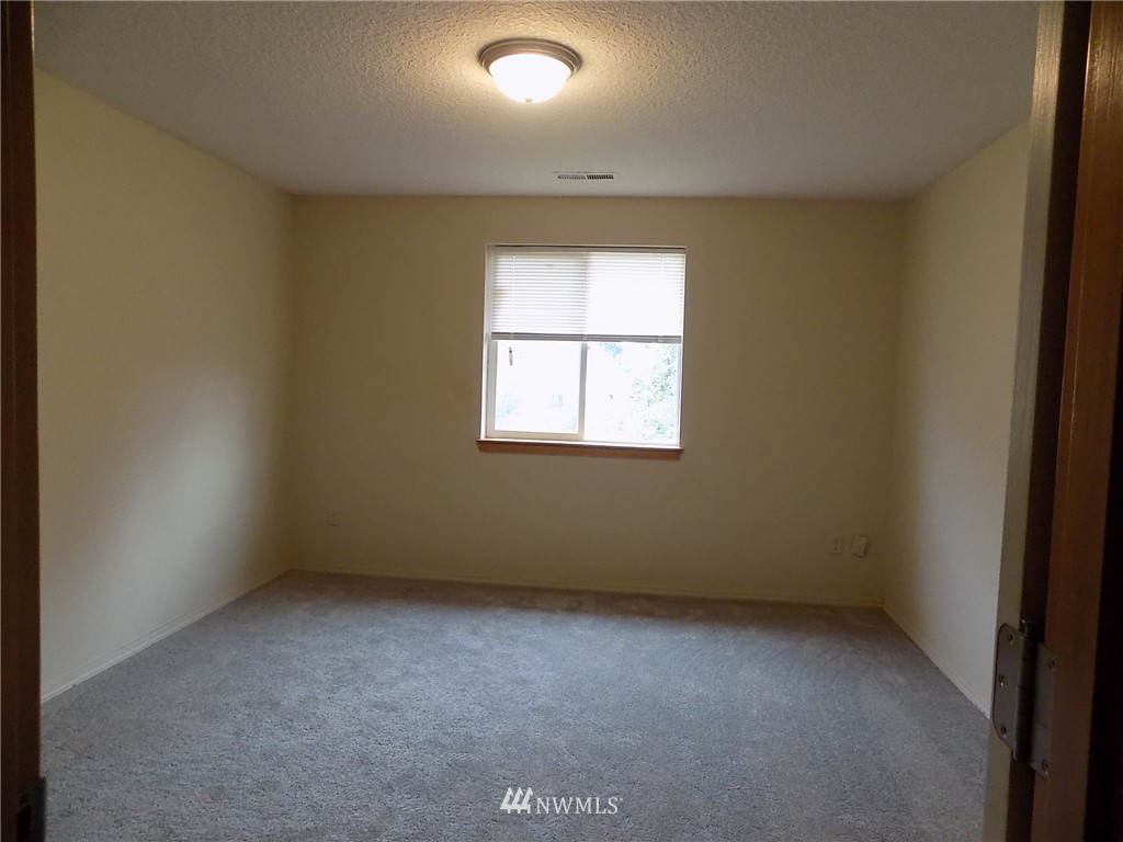 1824 Schneiter Drive Longview, WA 98632 - Photo 15 of 25