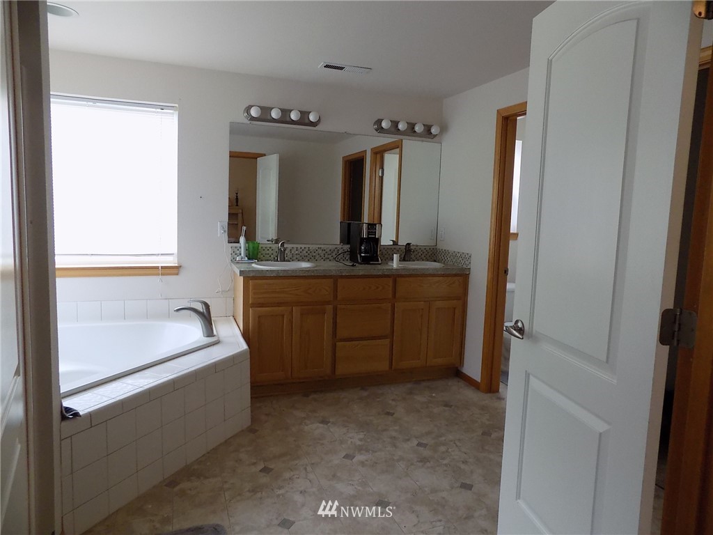 1824 Schneiter Drive Longview, WA 98632 - Photo 17 of 25