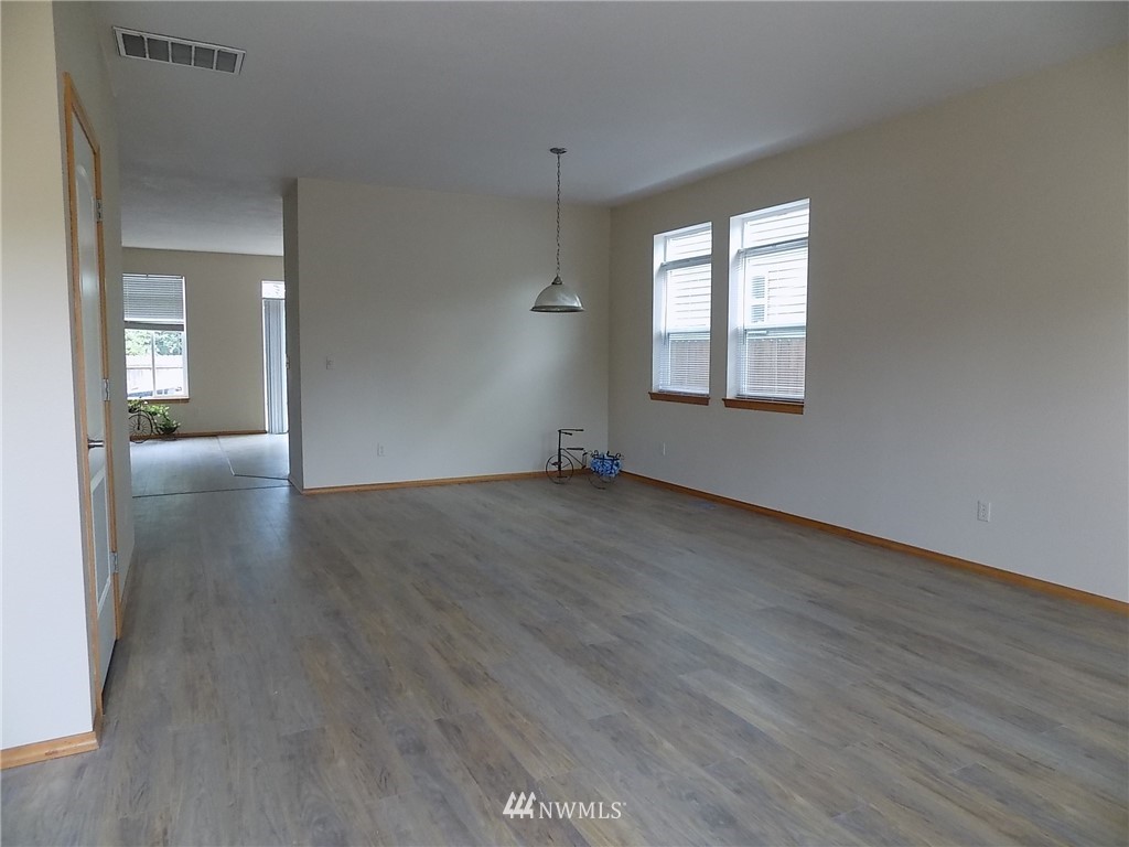 1824 Schneiter Drive Longview, WA 98632 - Photo 3 of 25