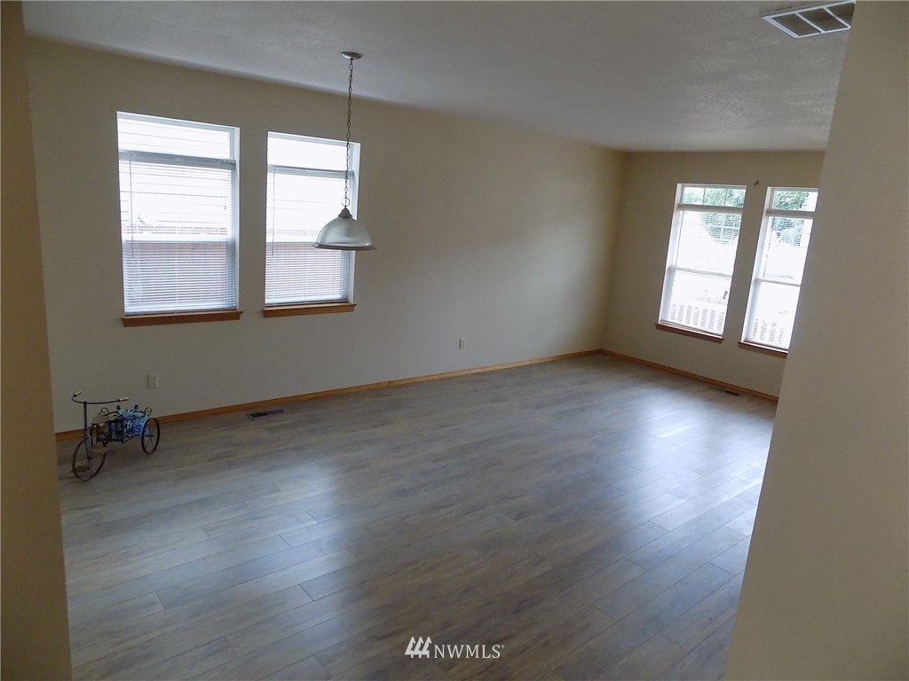 1824 Schneiter Drive Longview, WA 98632 - Photo 10 of 25