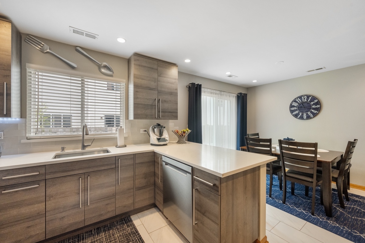 702 Windsor Lane Romeoville, IL 60446 - Photo 17 of 29 Gallery Image 17