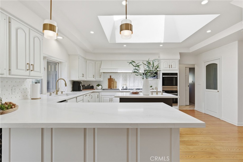 950 Hampton Road Arcadia, CA 91006 - Photo 4 of 35