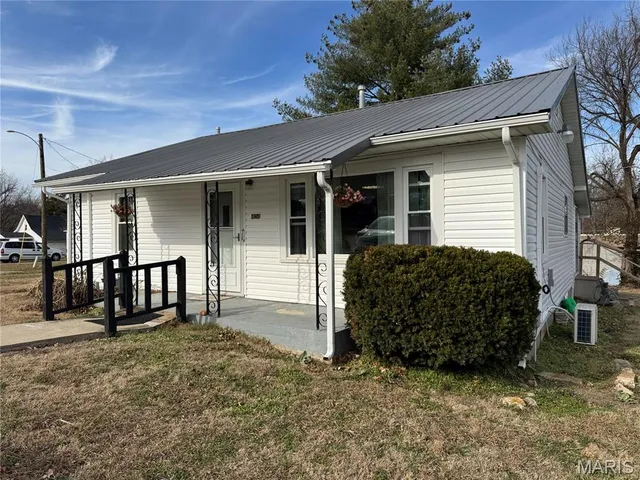 $95,000 | 404 Locust Street, Bloomfield, MO 63825