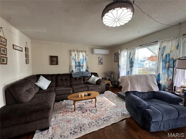 $95,000 | 404 Locust Street, Bloomfield, MO 63825