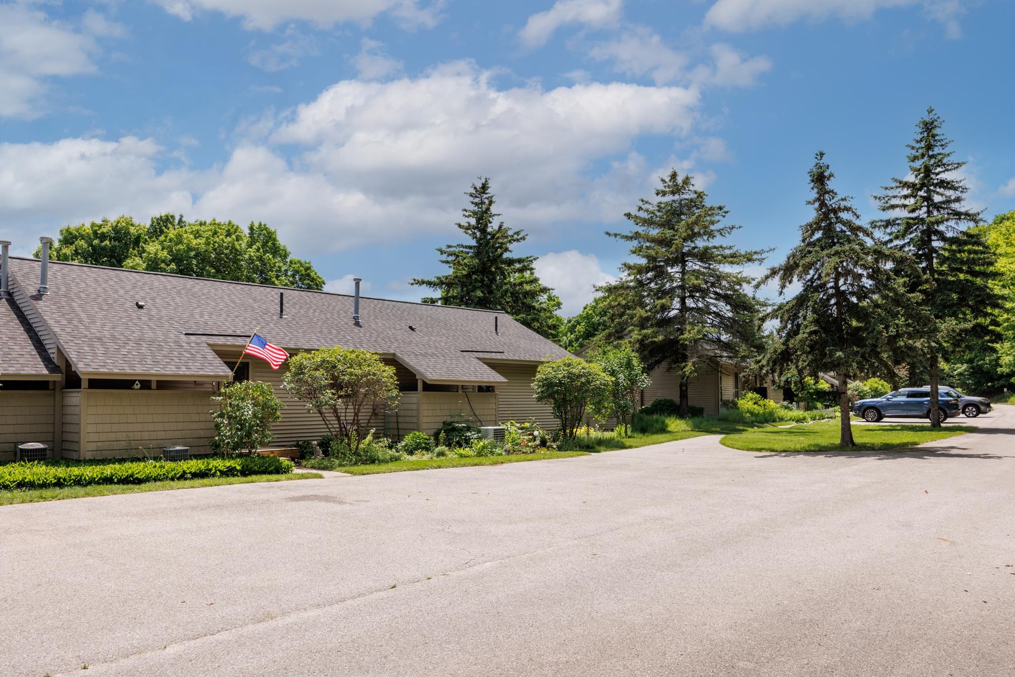 11255 East Fort Road, Unit E2 Suttons Bay, MI 49682 - Photo 41 of 49