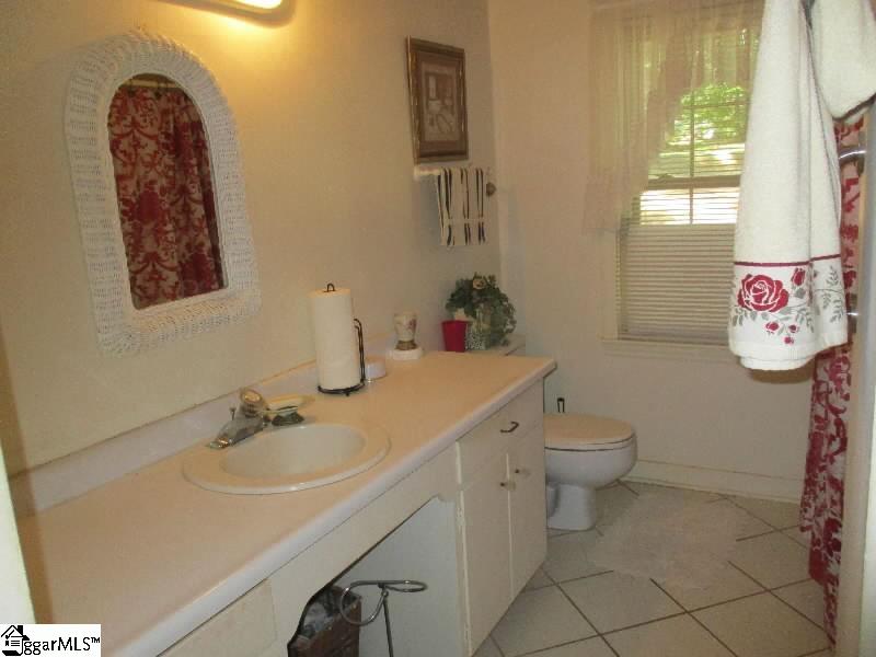 204 Woodbluff Road Laurens, SC 29360 - Photo 14 of 23