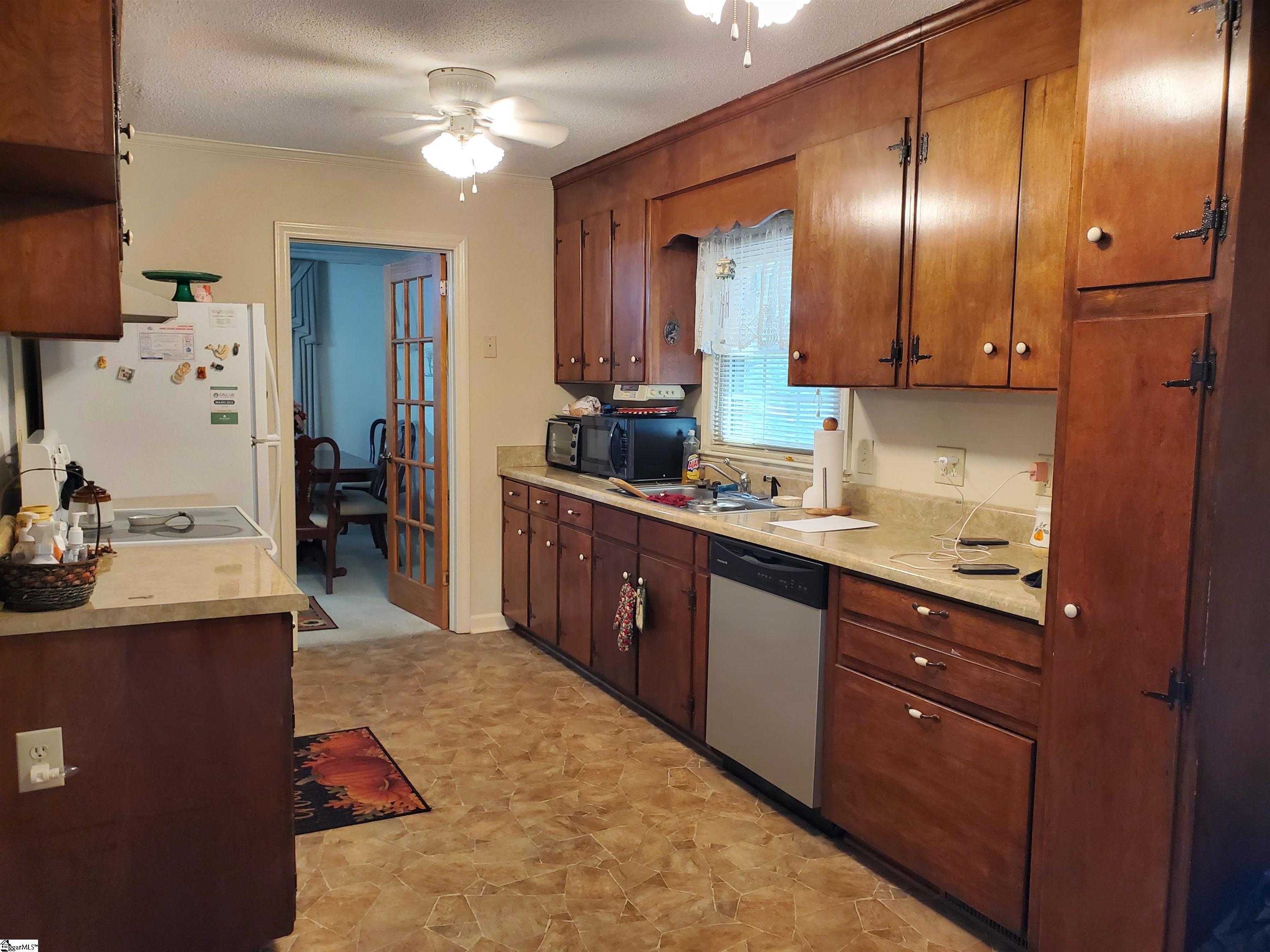 204 Woodbluff Road Laurens, SC 29360 - Photo 4 of 23