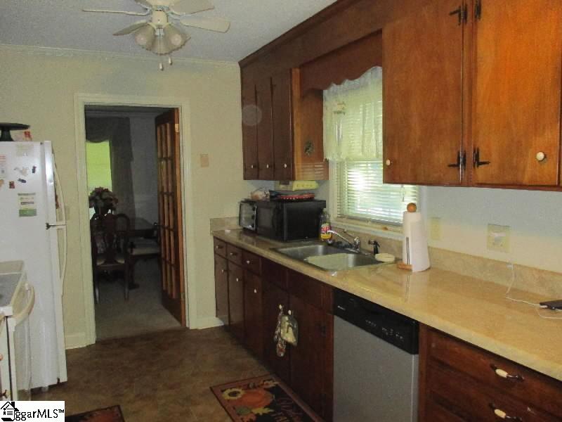 204 Woodbluff Road Laurens, SC 29360 - Photo 9 of 23