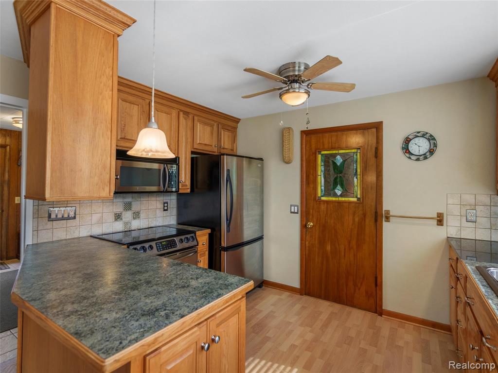 628 Riverside Drive Linden, MI 48451 - Photo 11 of 58